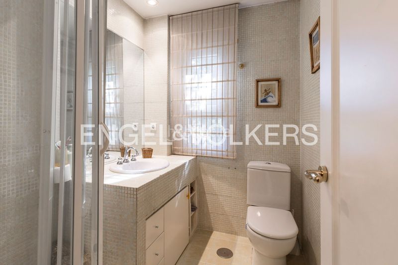 Foto f0b2567e-351d-4305-8941-1a1f6d7b09bf. Casa amb calefacció aparcament piscina a Ciudad Jardín Madrid