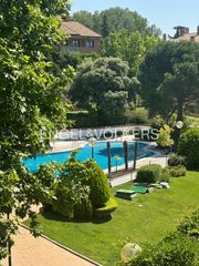 Etagenwohnung  Paseo de los parques. Elegante vivienda reformada en el encinar de los reyes