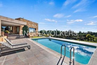 Rent Chalet in Club de Golf. Exclusiva villa de lujo con acceso directo al golf en las rozas
