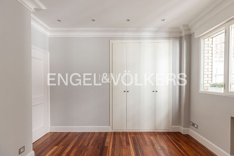 Foto b7349f40-74f2-478a-b66d-edd62b4b9860. Pis amb calefacció aparcament a Recoletos Madrid
