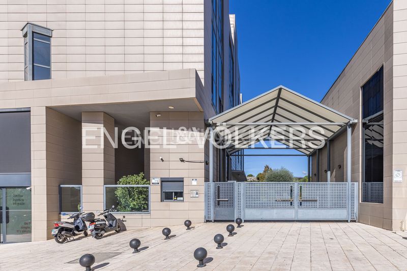 Foto 06a9ac3f-d2ea-40b3-8ddf-f43ac8247648. Loft amb calefacció aparcament piscina a Sanchinarro Madrid