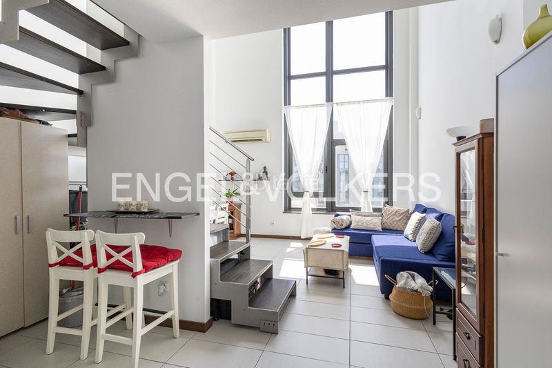 Foto 5bb0e74d-b8fe-42e9-aaf5-7ca6b0ae2cce. Loft amb calefacció aparcament piscina a Sanchinarro Madrid