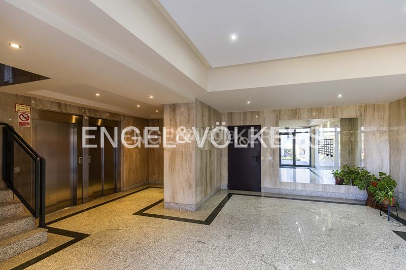 Foto 9156e72d-9f9f-49b2-921e-7c4f46be082f. Loft amb calefacció aparcament piscina a Sanchinarro Madrid