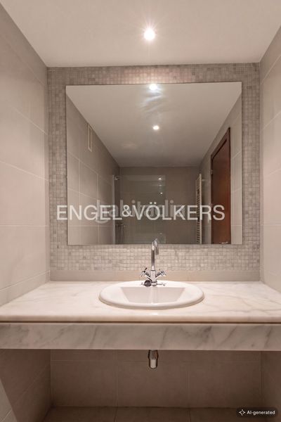 Foto 99db312b-9b02-4687-8d8a-c14c29d60d1b. Loft amb calefacció aparcament piscina a Sanchinarro Madrid