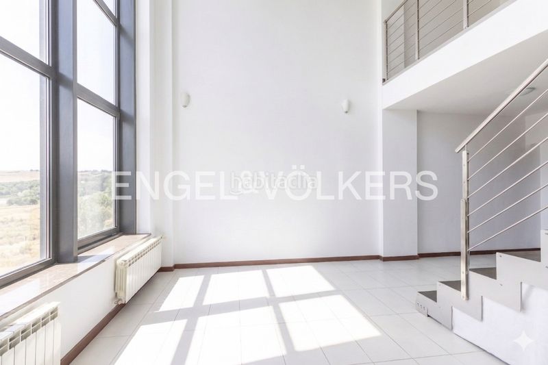 Foto ce307fcd-8cd1-4b19-90a1-50fc5c51be80. Loft amb calefacció aparcament piscina a Sanchinarro Madrid