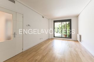 Location Appartement à Sanchinarro. Engel  völkers presenta esta vivienda con jardín privado en sanc
