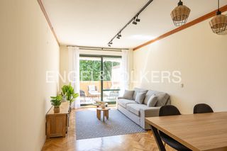 Lloguer Dúplex a Somosaguas. Dúplex de 2 dormitorios con terraza, piscina y garaje