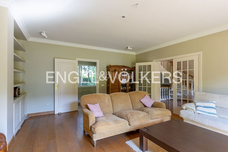 Foto 3d9b669a-7bbb-4254-a072-98b88cd371ee. Casa magnífica y señorial mansión en colonia interland en Majadahonda