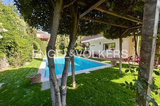 Casa en Monte el Pilar. Magnífica y señorial mansión en colonia interland