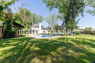 Casa a Villafranca del Castillo. Elegante chalet en la pradera de villafranca del castillo