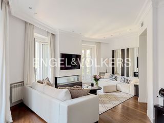 Location Appartement  Calle de ayala. Luminosa vivienda de 4 dormitorios y 3 baños junto a la calle se