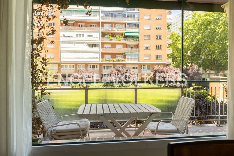 Foto f3a1300b-f42c-4bd5-a178-b73bf1dbcb33. Pis amb calefacció aparcament a Hispanoamérica-Bernabéu Madrid