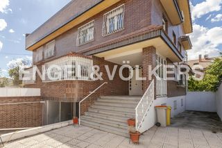 Location Maison jumelée  María lombillo. Chalet al lado del parque quinta de los molinos