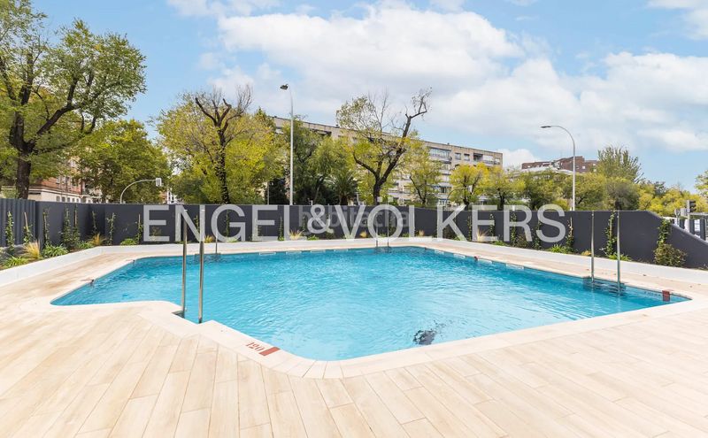 Foto 1b59e09b-ebb0-4af5-867a-04b8cbc2a5c4. Pis amb calefacció aparcament piscina a Estrella Madrid