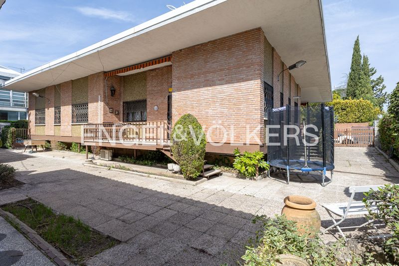 Foto 15e6fc69-f194-46f6-ab05-f937968b77b9. Casa amb calefacció aparcament piscina a La Florida - El Plantío Madrid