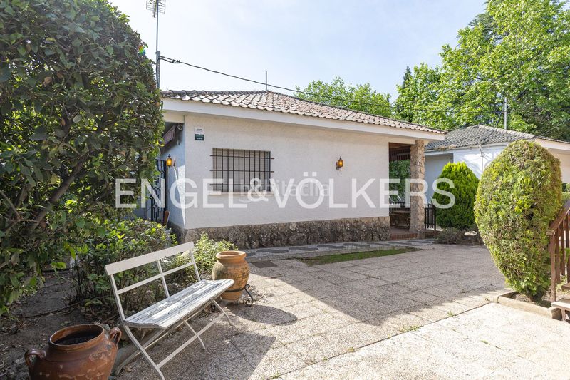 Foto 5d2dcd54-b992-4f13-ae50-d4f1d3ba39d2. Casa amb calefacció aparcament piscina a La Florida - El Plantío Madrid