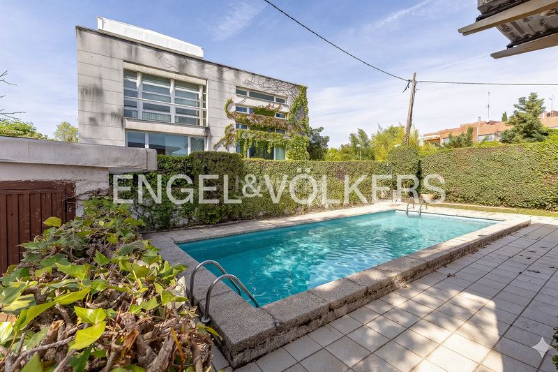 Foto 60e299e0-85f8-4497-82d1-12a65fa02792. Casa amb calefacció aparcament piscina a La Florida - El Plantío Madrid