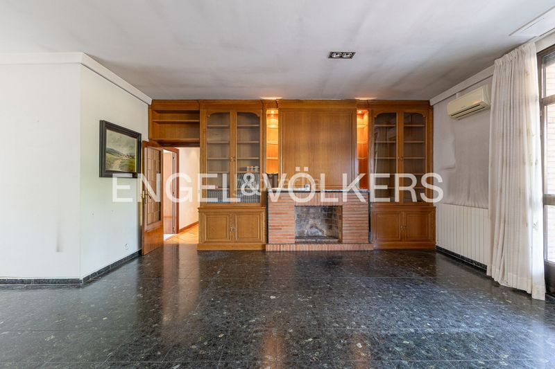 Foto 63e820ee-3449-4cbc-9752-6c7cbfee7895. Casa amb calefacció aparcament piscina a La Florida - El Plantío Madrid
