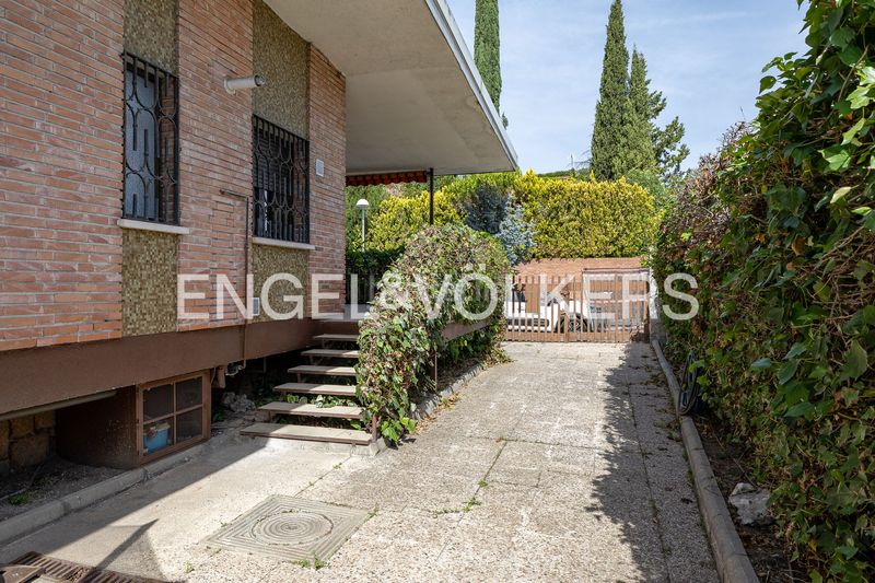Foto a2d28b82-5952-415e-a0de-f9e3ac5e5b47. Casa amb calefacció aparcament piscina a La Florida - El Plantío Madrid