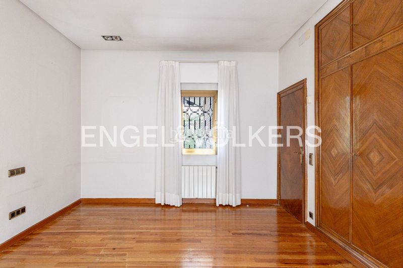 Foto b31cd387-f0cc-4e4b-9c52-3662f8987231. Casa amb calefacció aparcament piscina a La Florida - El Plantío Madrid
