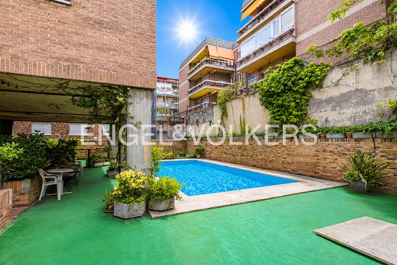 Foto 5d299dfe-2636-4580-a86c-daa0f2d63717. Pis amb calefacció aparcament piscina a San Juan Bautista Madrid