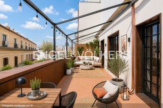 Etagenwohnung in Sol. Exclusivo atico de lujo con terraza en el centro de madrid