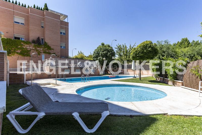 Foto 1259f048-77aa-47ff-b27f-b341fb4621f4. Dúplex amb calefacció aparcament piscina a Valdemarín Madrid