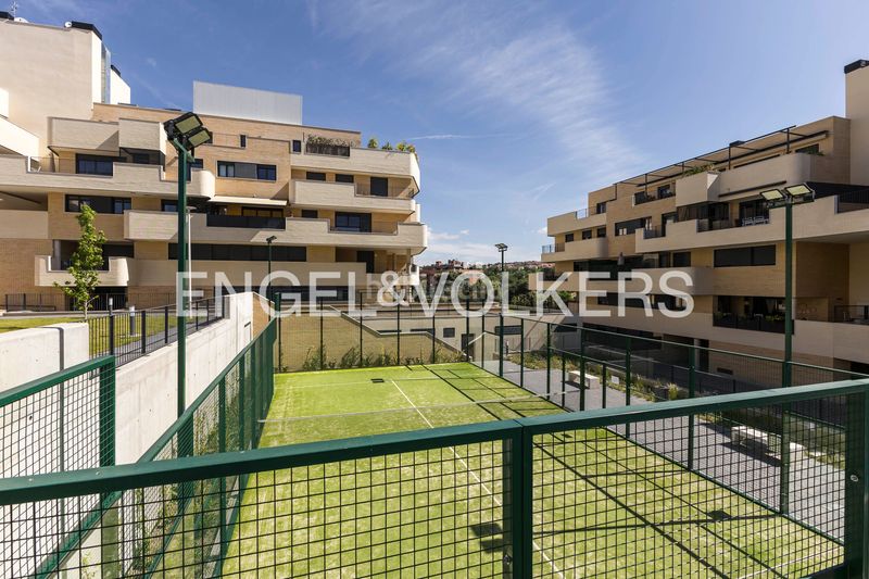 Foto 0e7e76c4-a601-4ab9-b988-6d1499b45fea. Àtic amb calefacció aparcament piscina a San Crispín-La Estación Consorcio Colmenar Viejo
