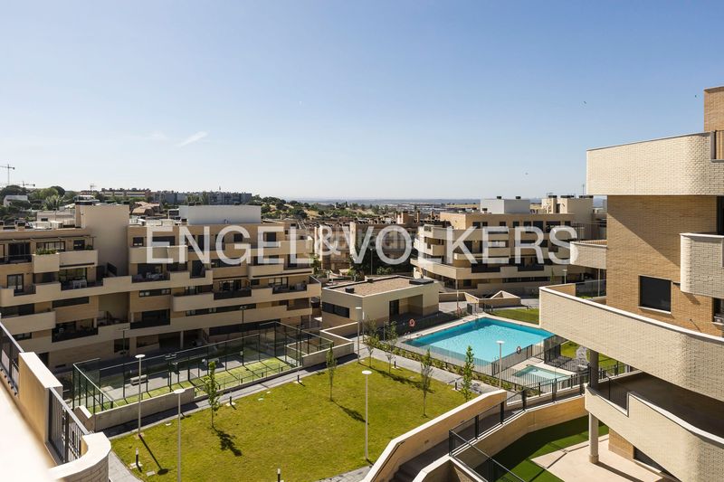 Foto 7ff80565-b7fd-4d91-9a1c-a95477d82a55. Àtic amb calefacció aparcament piscina a San Crispín-La Estación Consorcio Colmenar Viejo