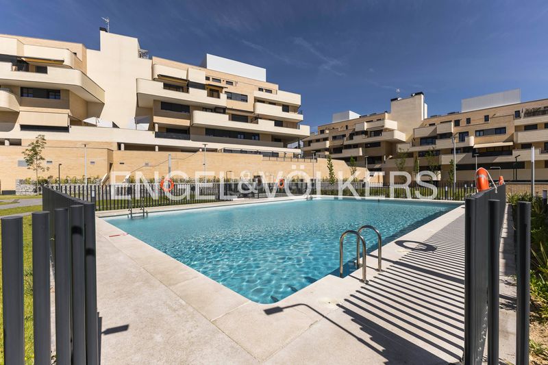 Foto a82640f5-88f4-4ab7-bf2d-b05f7862edc3. Àtic amb calefacció aparcament piscina a San Crispín-La Estación Consorcio Colmenar Viejo