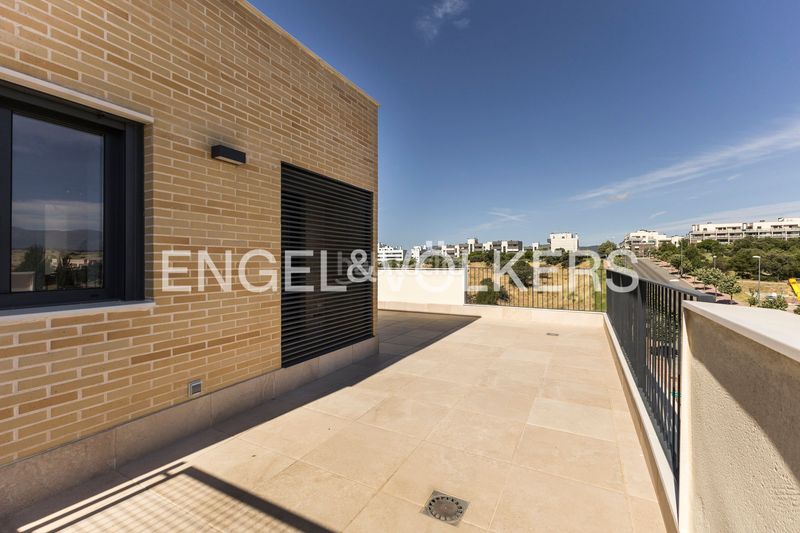 Foto cfed96c2-15a6-47f4-9d0c-f22908b8c288. Àtic amb calefacció aparcament piscina a San Crispín-La Estación Consorcio Colmenar Viejo