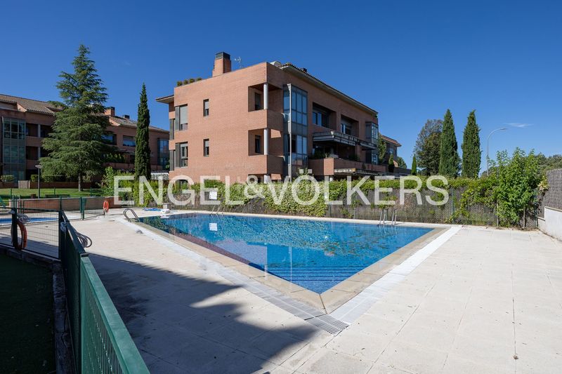 Foto 3e3e6345-1c61-43d4-a83a-48bd004bede7. Pis amb calefacció aparcament piscina a Valdemarín Madrid