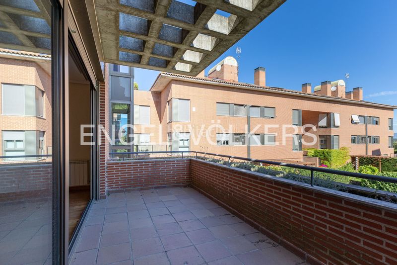 Foto 6e12fe0a-3b91-4123-b57f-7ef056cf144c. Pis amb calefacció aparcament piscina a Valdemarín Madrid