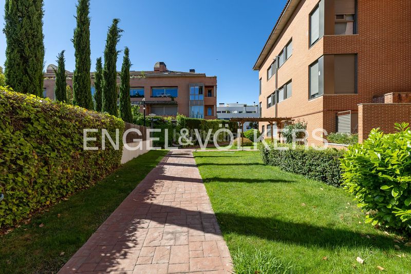 Foto a32a9703-ef86-4aab-92f6-909484557f53. Pis amb calefacció aparcament piscina a Valdemarín Madrid
