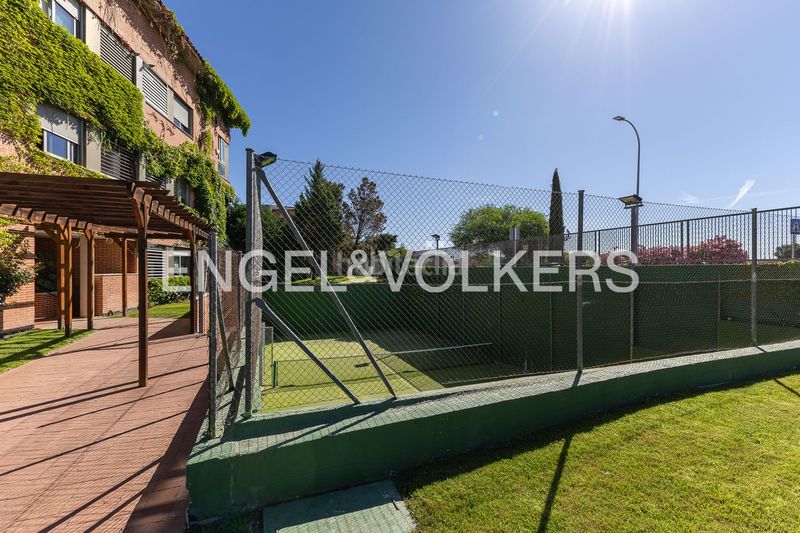 Foto ea205e67-e2ff-4e83-9d7f-5607f4015baf. Pis amb calefacció aparcament piscina a Valdemarín Madrid