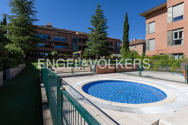 Foto f2495aa3-1f91-4873-9f72-948ec1ebf788. Pis amb calefacció aparcament piscina a Valdemarín Madrid