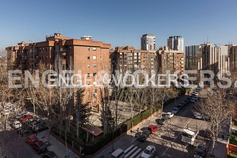Foto 18cce3ab-eef5-4b40-b402-7b7d8957d79d. Alquiler piso exclusiva vivienda en arturo soria con terraza, piscina, vistas espectaculares. en Madrid