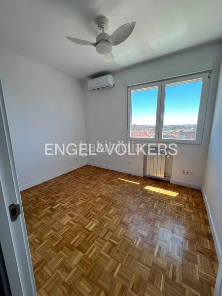 Foto 6434c4fc-94f3-41fc-a747-8df1f7d1816d. Alquiler piso exclusiva vivienda en arturo soria con terraza, piscina, vistas espectaculares. en Madrid