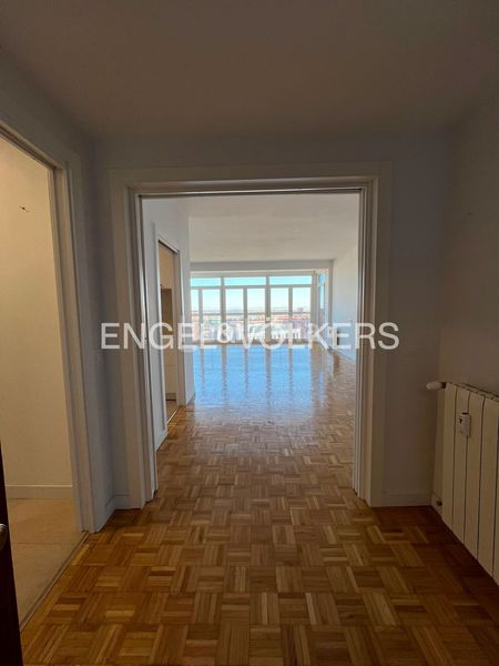 Foto 721a75aa-ad4c-4de4-bf5a-37350ead44df. Alquiler piso exclusiva vivienda en arturo soria con terraza, piscina, vistas espectaculares. en Madrid