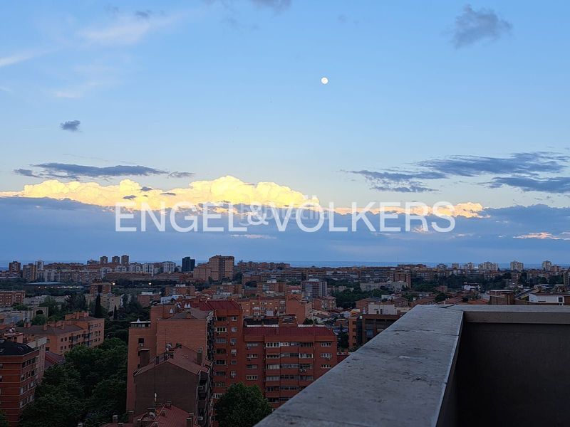 Foto c3de5115-7cae-4997-842f-6b067a323adf. Alquiler piso exclusiva vivienda en arturo soria con terraza, piscina, vistas espectaculares. en Madrid