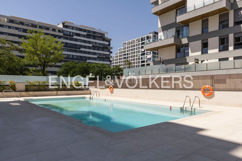 Foto d98cc29a-6980-4c8d-8055-d5ef2a5d6877. Pis amb calefacció aparcament piscina a Valdebebas - Valdefuentes Madrid