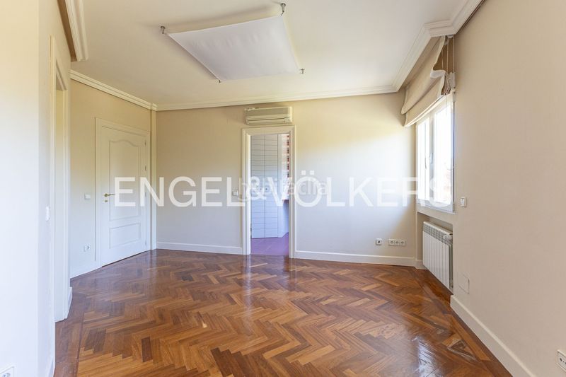Foto 49fc4f2b-f28c-4507-ad13-96dc89514ae4. Casa amb calefacció aparcament piscina a urbanización La Moraleja La Moraleja