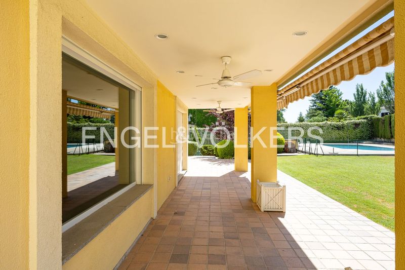 Foto 59d32e67-a8e4-42b1-96de-1d5e88d7259d. Casa amb calefacció aparcament piscina a urbanización La Moraleja La Moraleja