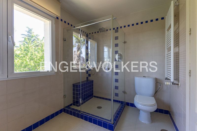 Foto ab28e603-680d-4004-9c63-006ad89b7762. Casa amb calefacció aparcament piscina a urbanización La Moraleja La Moraleja