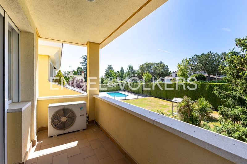 Foto afa07ba1-b07d-4c8f-841a-df3784325e3d. Casa amb calefacció aparcament piscina a urbanización La Moraleja La Moraleja