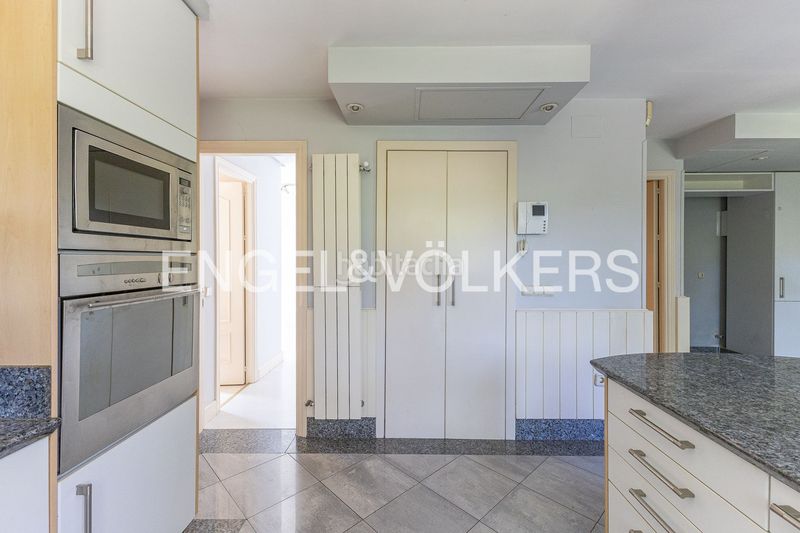 Foto b04e61ba-3306-4090-a0a1-3cb0d8b8efe9. Casa amb calefacció aparcament piscina a urbanización La Moraleja La Moraleja