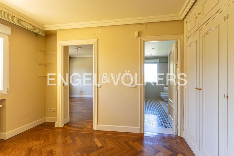 Foto cfed1be3-3d6a-4c6e-8774-7c23ef94434a. Casa amb calefacció aparcament piscina a urbanización La Moraleja La Moraleja