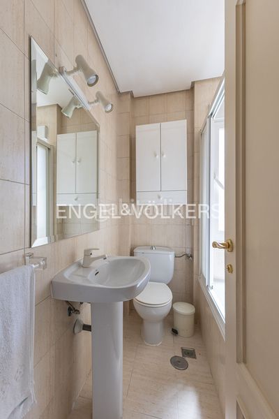 Foto db85458e-e6ba-4690-ba47-9404dbd24429. Casa amb calefacció aparcament piscina a urbanización La Moraleja La Moraleja