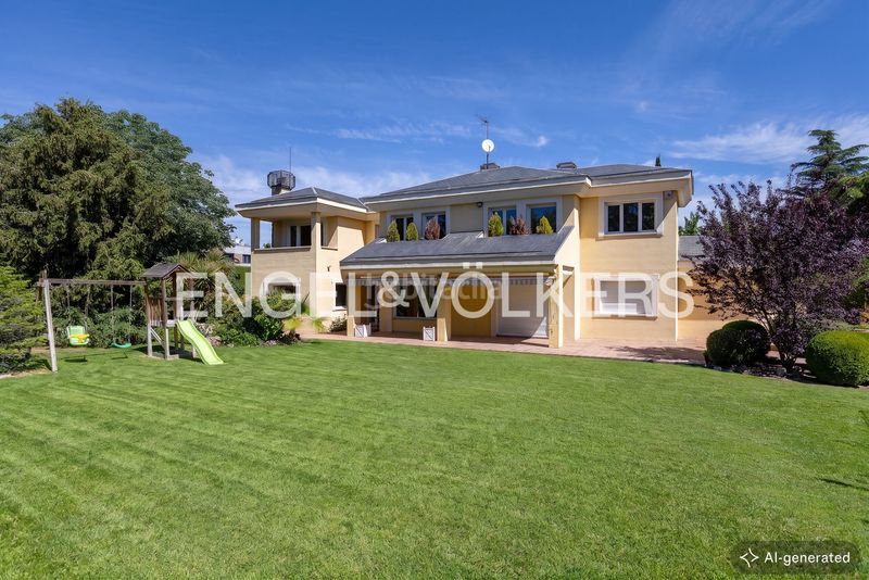 Foto e13ad30f-19fb-4b33-bfb1-5070d8b197e7. Casa amb calefacció aparcament piscina a urbanización La Moraleja La Moraleja