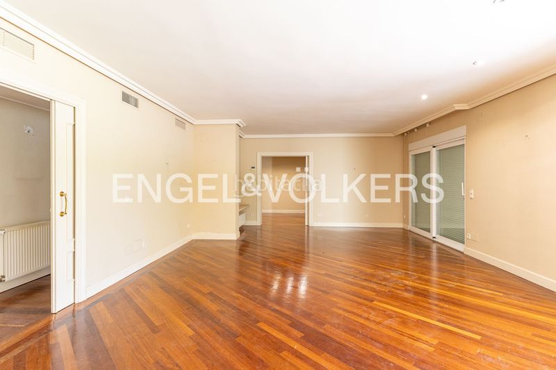 Foto e9e42769-564f-49d2-87a1-34c78ef4a7c8. Casa amb calefacció aparcament piscina a urbanización La Moraleja La Moraleja
